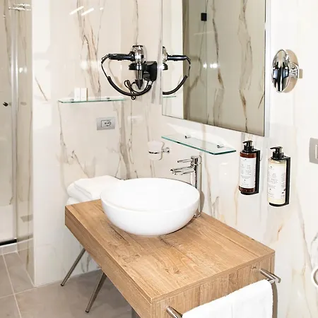 Hotel Caravita Rome Exterior photo Bathroom